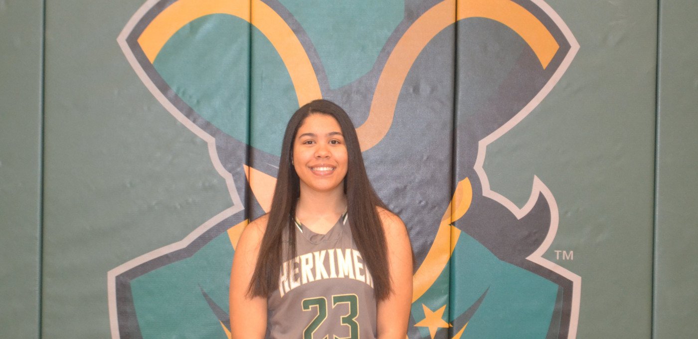 Lexi DeBeatham basketball head shot v3