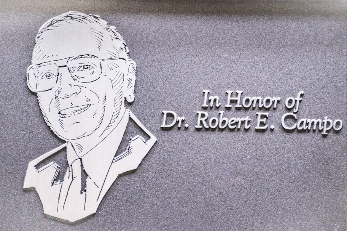 Dr v2. Robert E. Campo